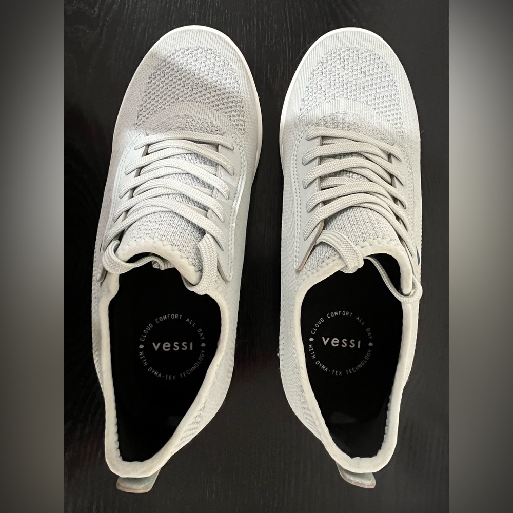 Vessi Women’s Weekend Sneakers Size 10